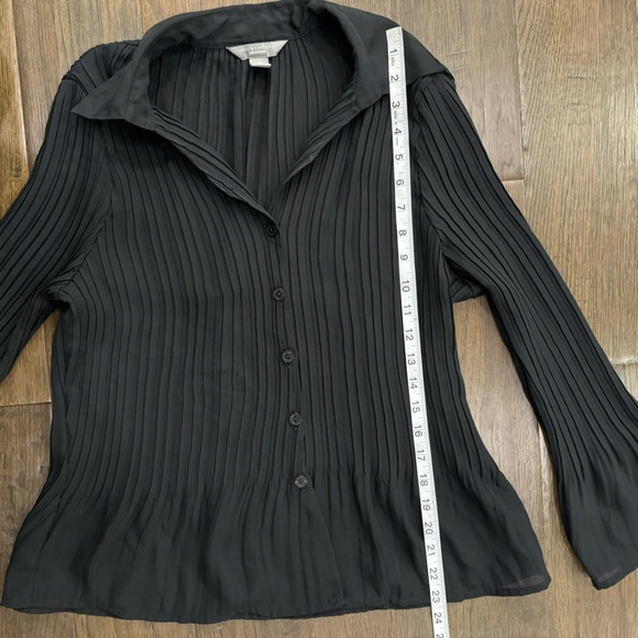 Investments Petites Button Down long Sleeve - Picture 7 of 9